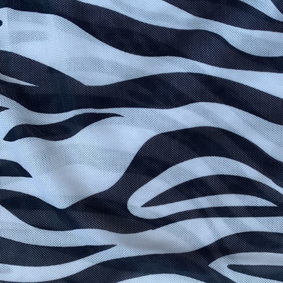 SHEIN Zebra Print Cropped Long Sleeve Top - Picture 4 of 4